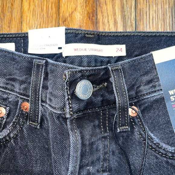 Brand new premium wedgie cut distressed Levi’s size 26x24 - Picture 7 of 9